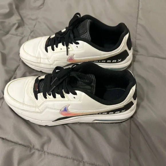 Nike | Shoes | Nike White And Black Air Max Sneakers Classic  display picture 1